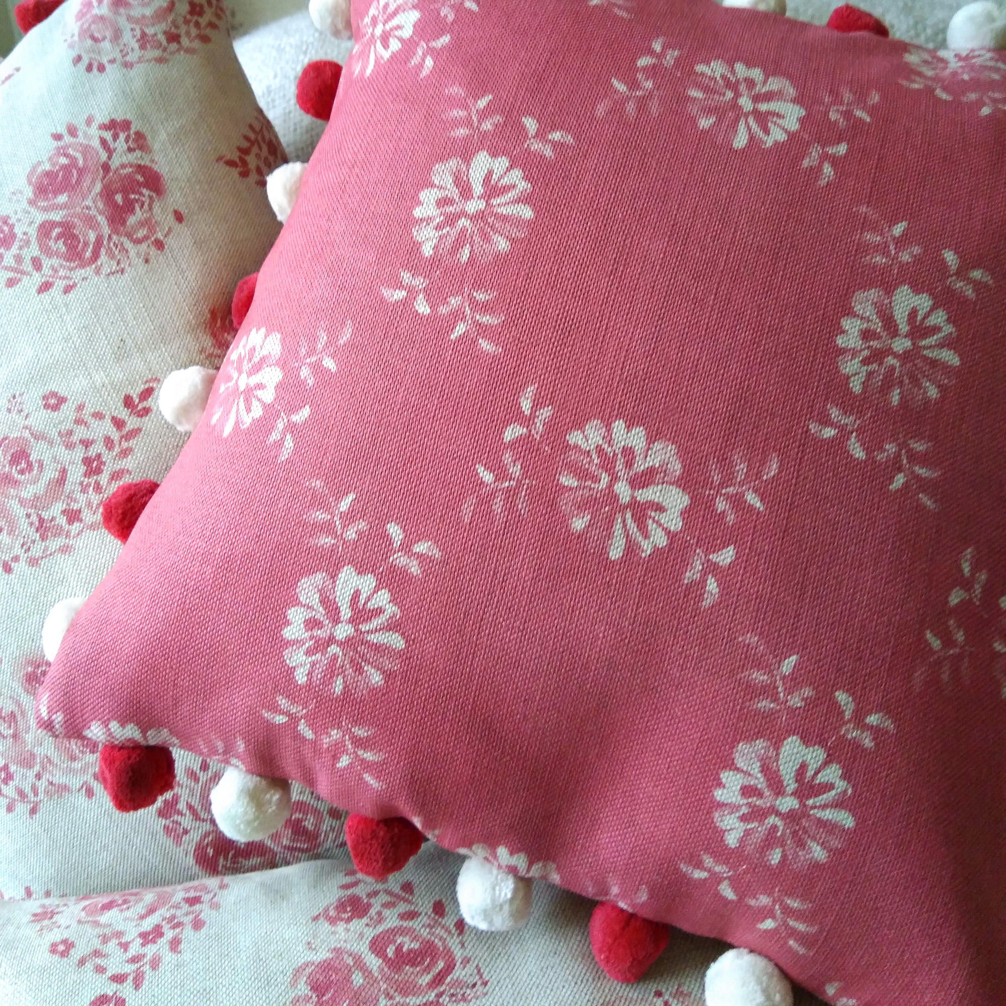Daisy Raspberry Daisy Chain - Raspberry fabric | Mapperton - Milton Fabrics | Meg Morton